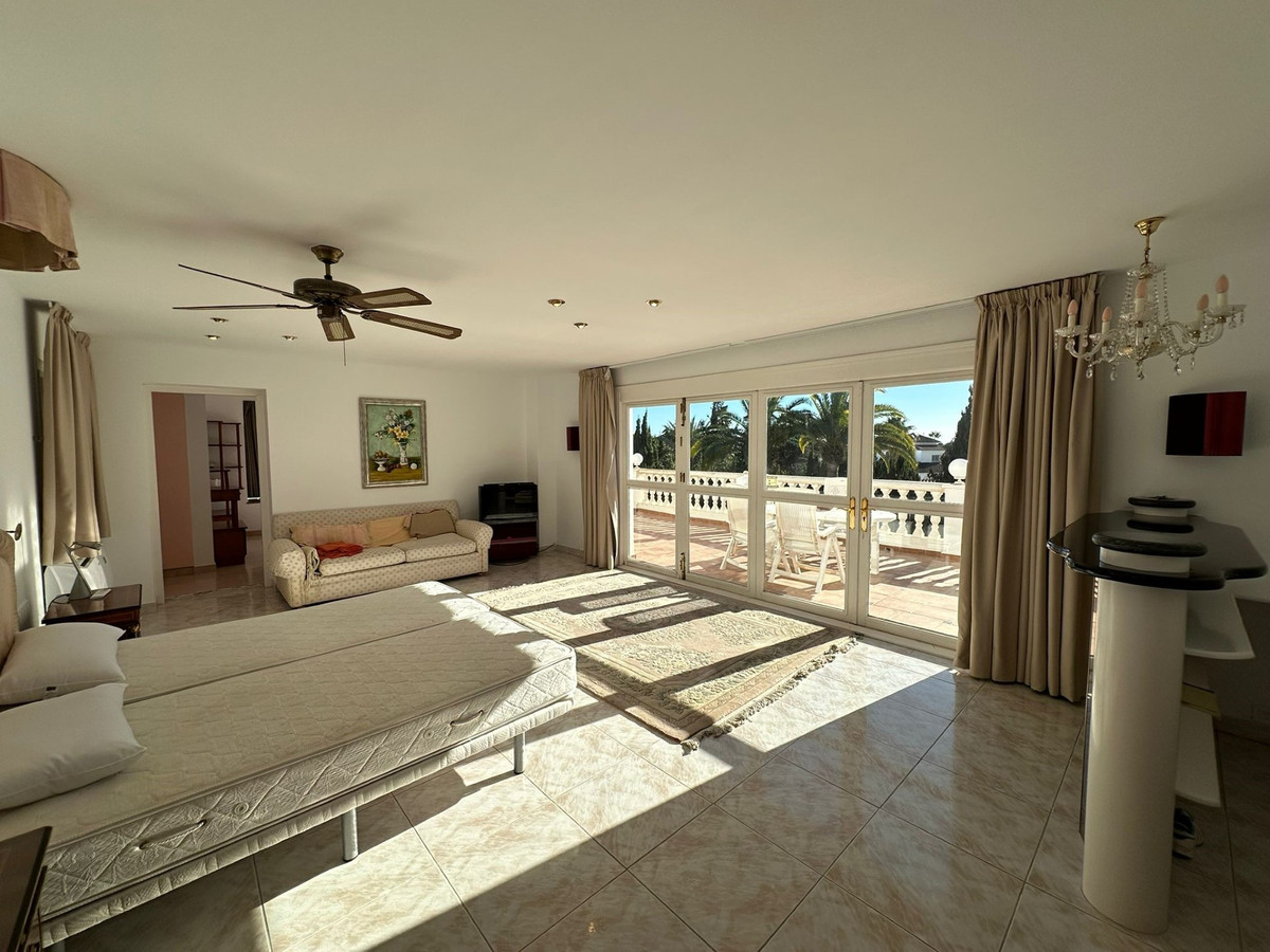 5 bedroom Villas for sale in Marbesa – R5304679 5 bedroom Villas for sale in Marbesa – R5304679