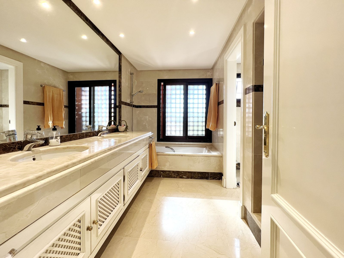 Apartamentos de 3 dormitorios en venta en Nueva Andalucía – R4502374 Apartamentos de 3 dormitorios en venta en Nueva Andalucía – R4502374