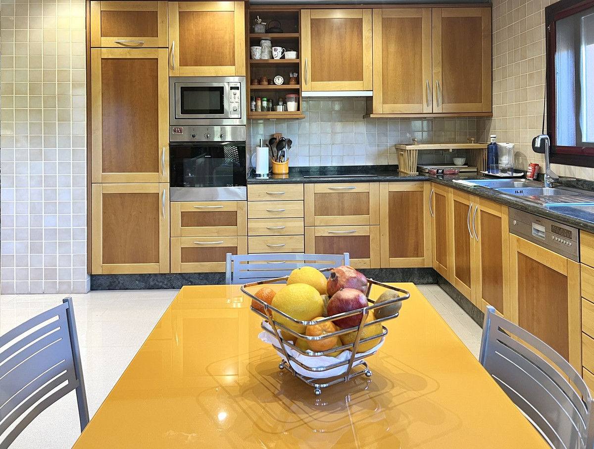 Apartamentos de 3 dormitorios en venta en Nueva Andalucía – R4502374 Apartamentos de 3 dormitorios en venta en Nueva Andalucía – R4502374