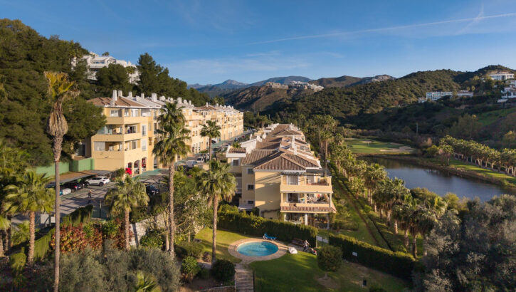 Apartamentos de 3 dormitorios en venta en Benahavís – R5300047 Apartamentos de 3 dormitorios en venta en Benahavís – R5300047 en