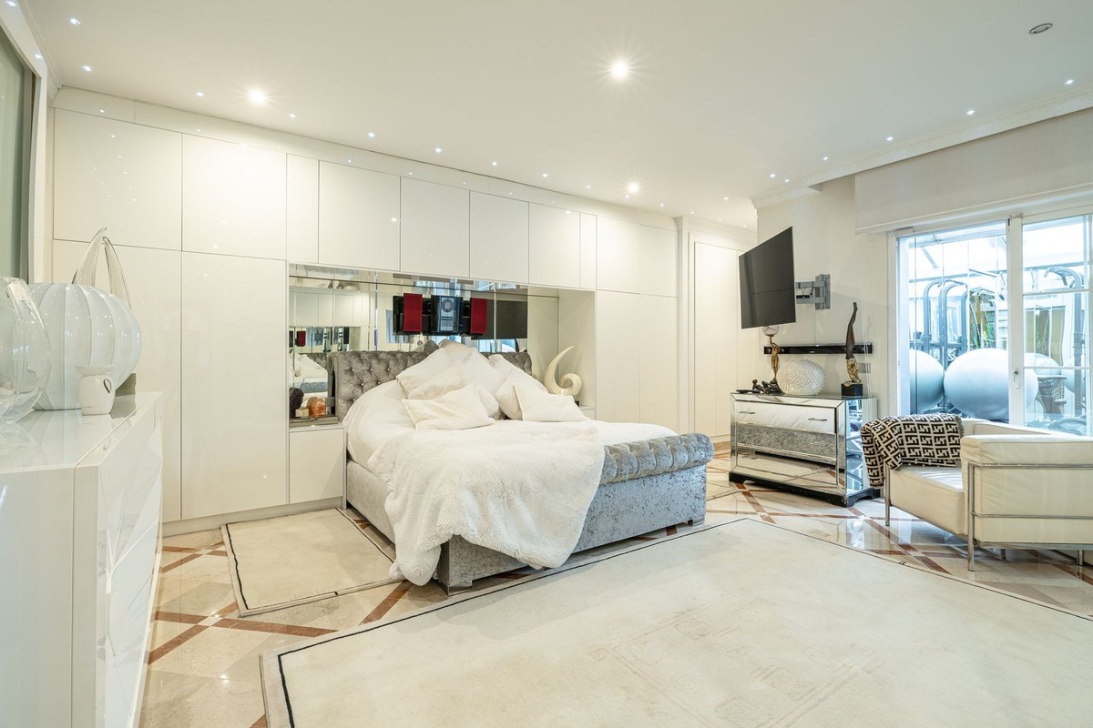 Apartamentos de 2 dormitorios en venta en Nueva Andalucía – R4970875 Apartamentos de 2 dormitorios en venta en Nueva Andalucía – R4970875