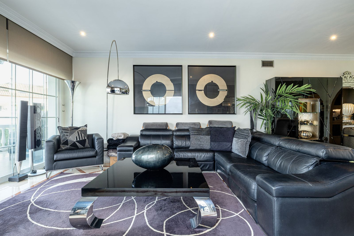 Apartamentos de 2 dormitorios en venta en Nueva Andalucía – R4970875 Apartamentos de 2 dormitorios en venta en Nueva Andalucía – R4970875
