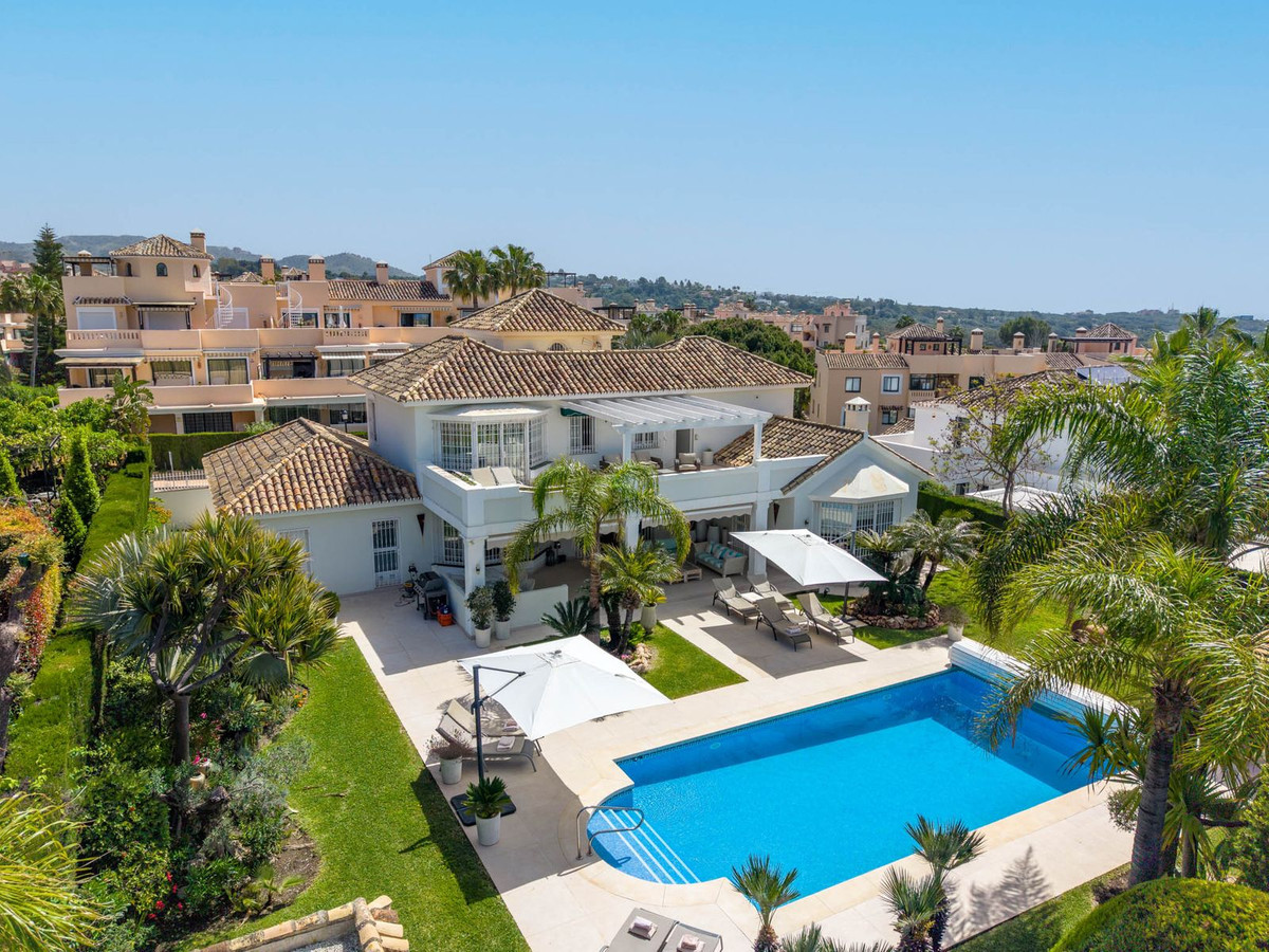 Villas de 5 dormitorios en venta en Elviria – R5360425 Villas de 5 dormitorios en venta en Elviria – R5360425