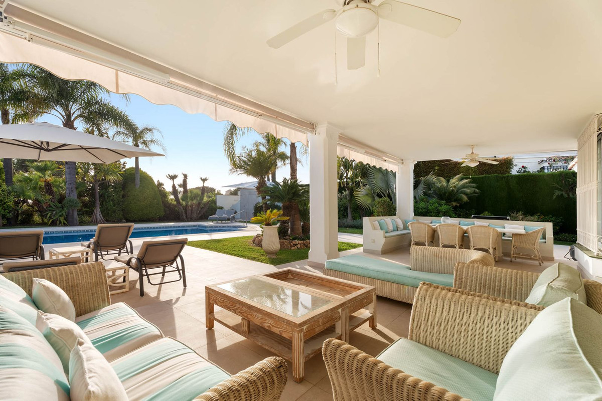 Villas de 5 dormitorios en venta en Elviria – R5360425 Villas de 5 dormitorios en venta en Elviria – R5360425