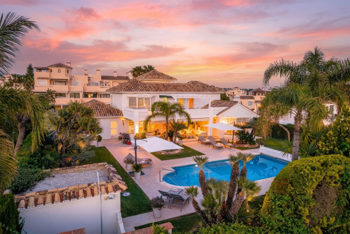 Villas de 5 dormitorios en venta en Elviria – R5360425 Villas de 5 dormitorios en venta en Elviria – R5360425
