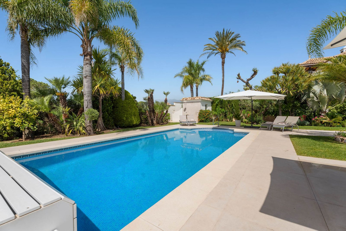 Villas de 5 dormitorios en venta en Elviria – R5360425 Villas de 5 dormitorios en venta en Elviria – R5360425