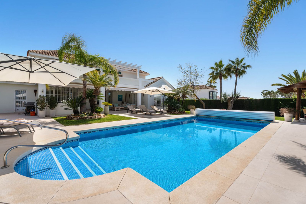 Villas de 5 dormitorios en venta en Elviria – R5360425 Villas de 5 dormitorios en venta en Elviria – R5360425