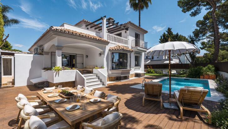 Villas de 6 dormitorios en venta en Nueva Andalucía – R5048803 Villas de 6 dormitorios en venta en Nueva Andalucía – R5048803 en