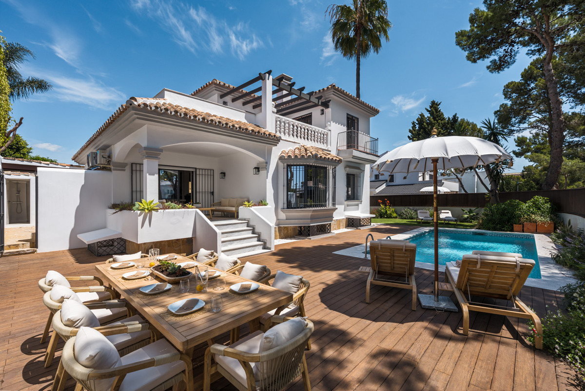 Villas de 6 dormitorios en venta en Nueva Andalucía – R5048803 Villas de 6 dormitorios en venta en Nueva Andalucía – R5048803