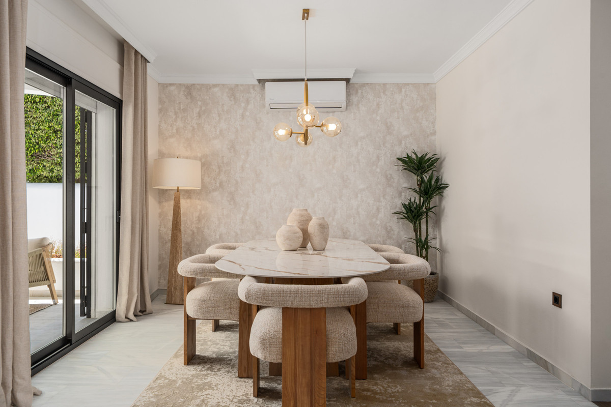 Villas de 6 dormitorios en venta en Nueva Andalucía – R5048803 Villas de 6 dormitorios en venta en Nueva Andalucía – R5048803