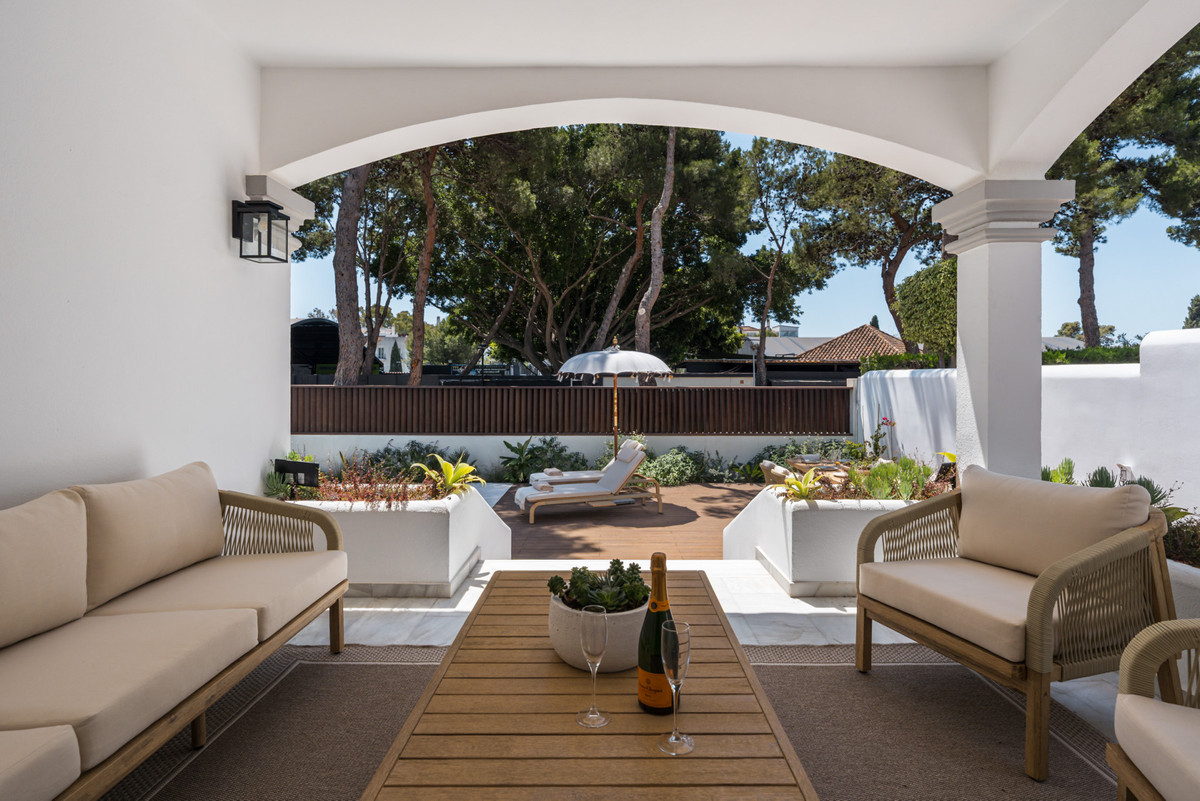 Villas de 6 dormitorios en venta en Nueva Andalucía – R5048803 Villas de 6 dormitorios en venta en Nueva Andalucía – R5048803