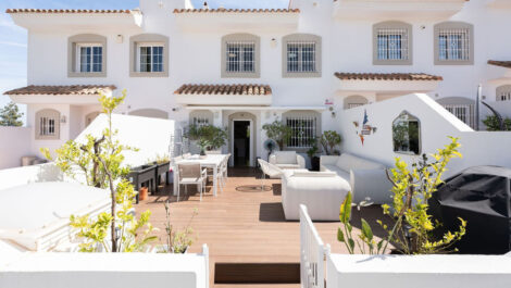 Adosados de 4 dormitorios en venta en Nueva Andalucía – R5374618