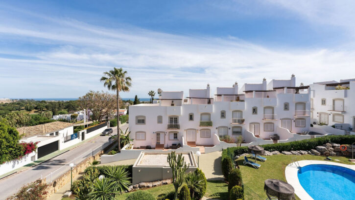 4 bedroom Townhouses for sale in Nueva Andalucía – R5374618 4 bedroom Townhouses for sale in Nueva Andalucía – R5374618 in