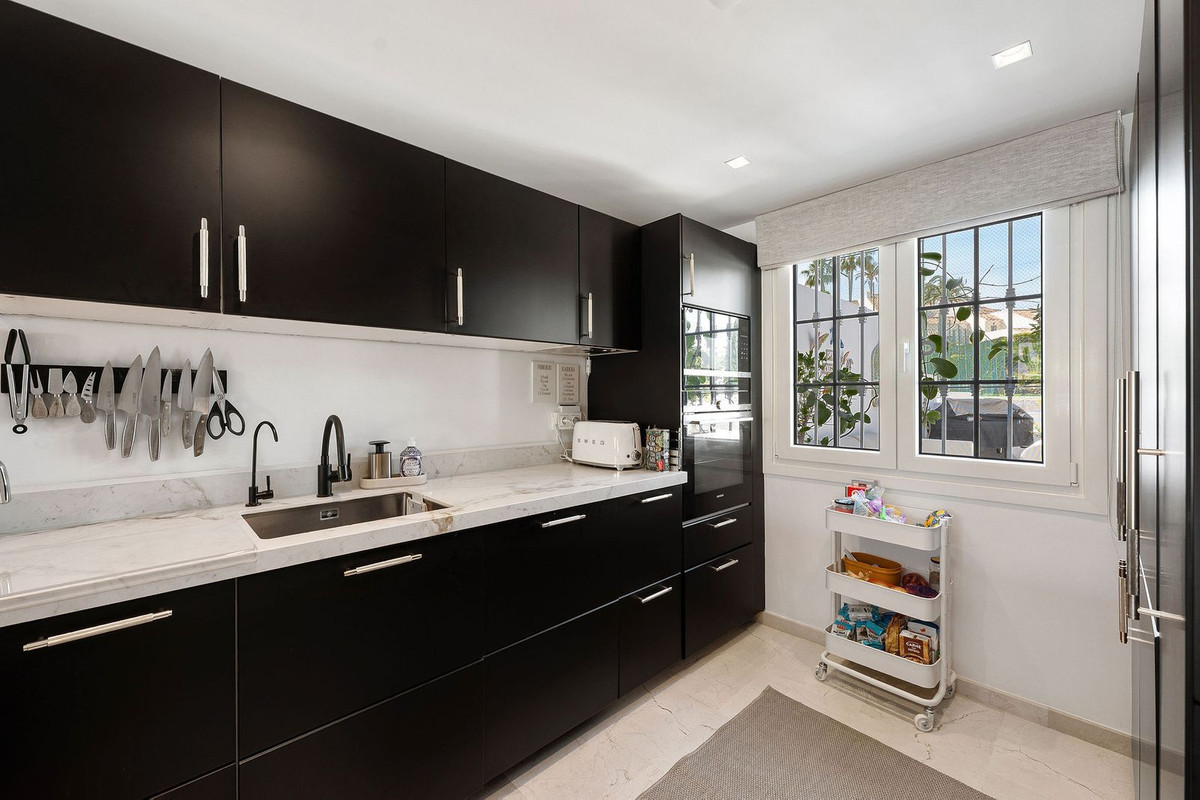 Adosados de 4 dormitorios en venta en Nueva Andalucía – R5374618 Adosados de 4 dormitorios en venta en Nueva Andalucía – R5374618