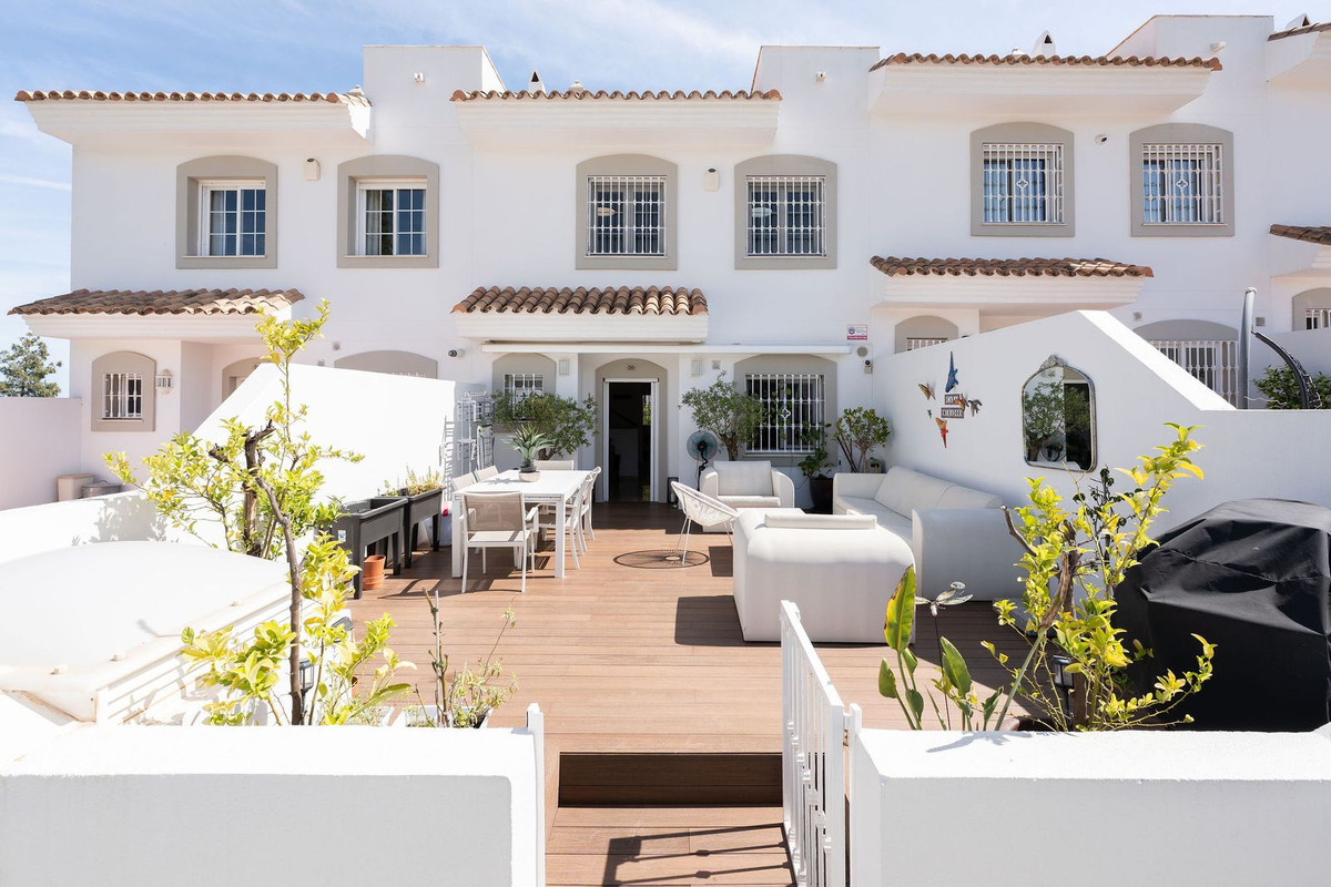 Adosados de 4 dormitorios en venta en Nueva Andalucía – R5374618 Adosados de 4 dormitorios en venta en Nueva Andalucía – R5374618