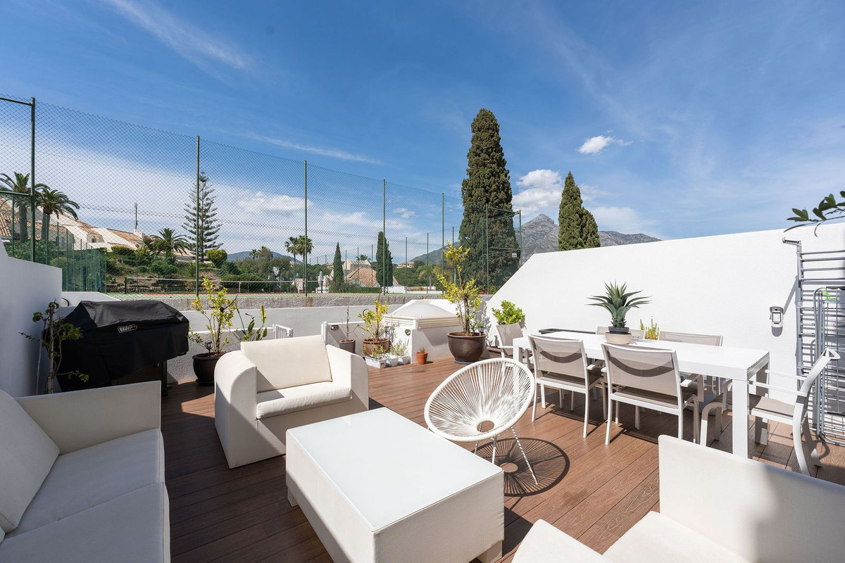 Adosados de 4 dormitorios en venta en Nueva Andalucía – R5374618 Adosados de 4 dormitorios en venta en Nueva Andalucía – R5374618