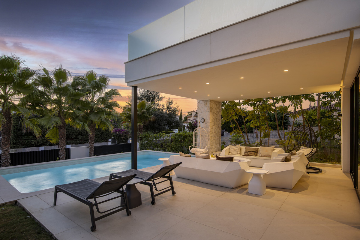 Villas de 6 dormitorios en venta en San Pedro de Alcántara – R5182645 Villas de 6 dormitorios en venta en San Pedro de Alcántara – R5182645