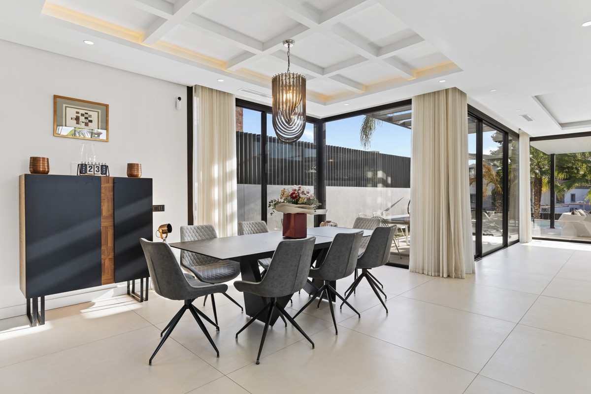 Villas de 6 dormitorios en venta en San Pedro de Alcántara – R5182645 Villas de 6 dormitorios en venta en San Pedro de Alcántara – R5182645