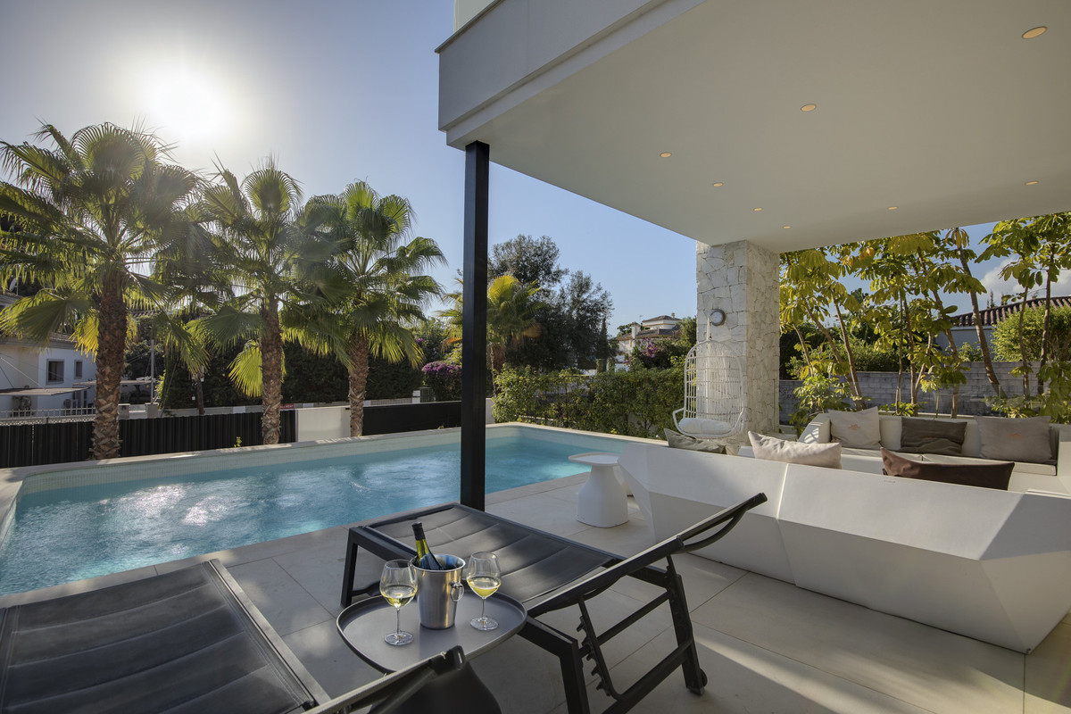 Villas de 6 dormitorios en venta en San Pedro de Alcántara – R5182645 Villas de 6 dormitorios en venta en San Pedro de Alcántara – R5182645