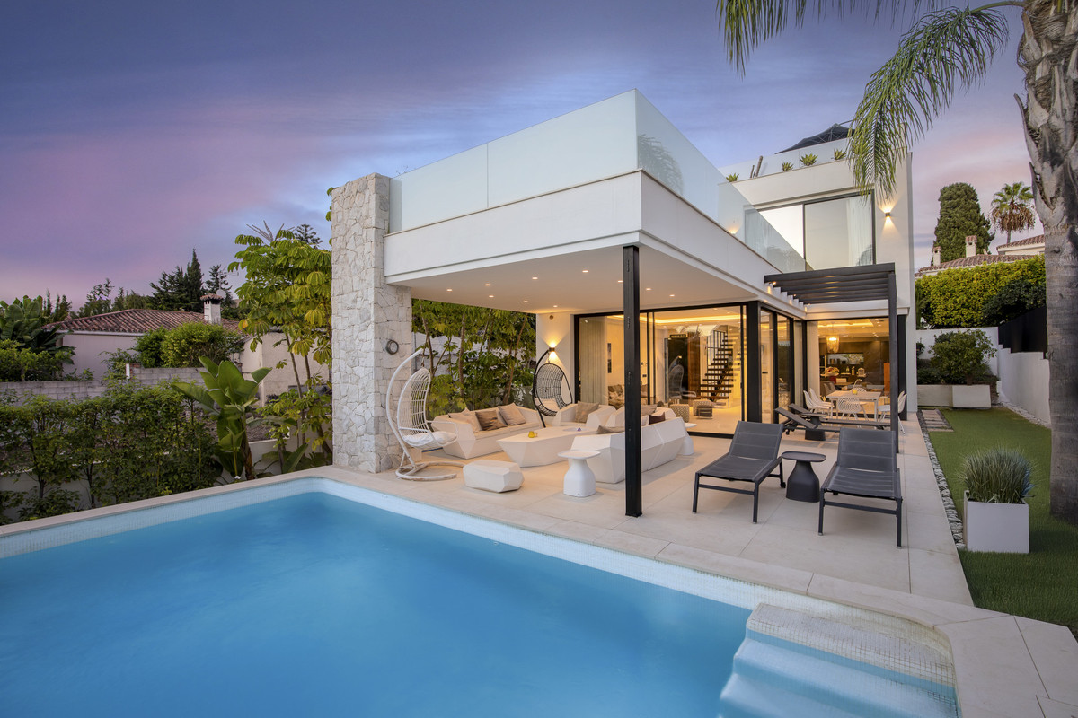 Villas de 6 dormitorios en venta en San Pedro de Alcántara – R5182645 Villas de 6 dormitorios en venta en San Pedro de Alcántara – R5182645