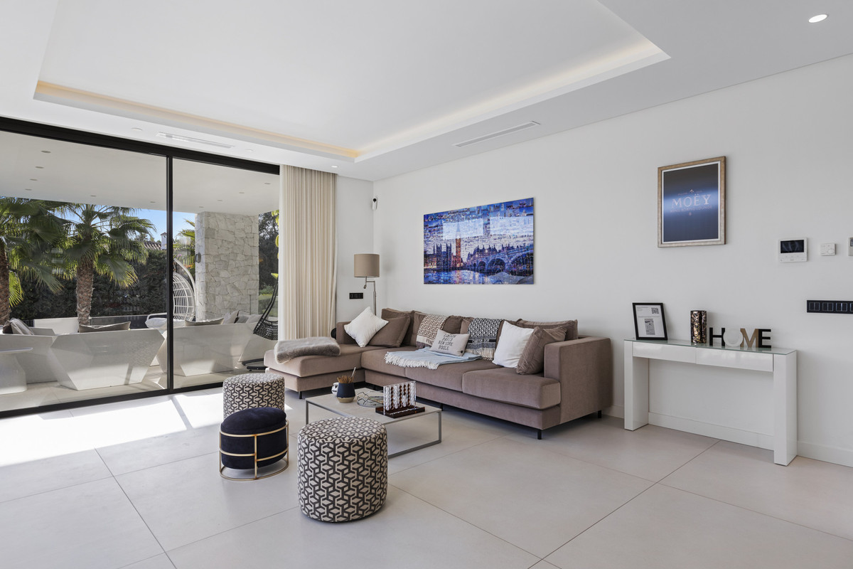 Villas de 6 dormitorios en venta en San Pedro de Alcántara – R5182645 Villas de 6 dormitorios en venta en San Pedro de Alcántara – R5182645