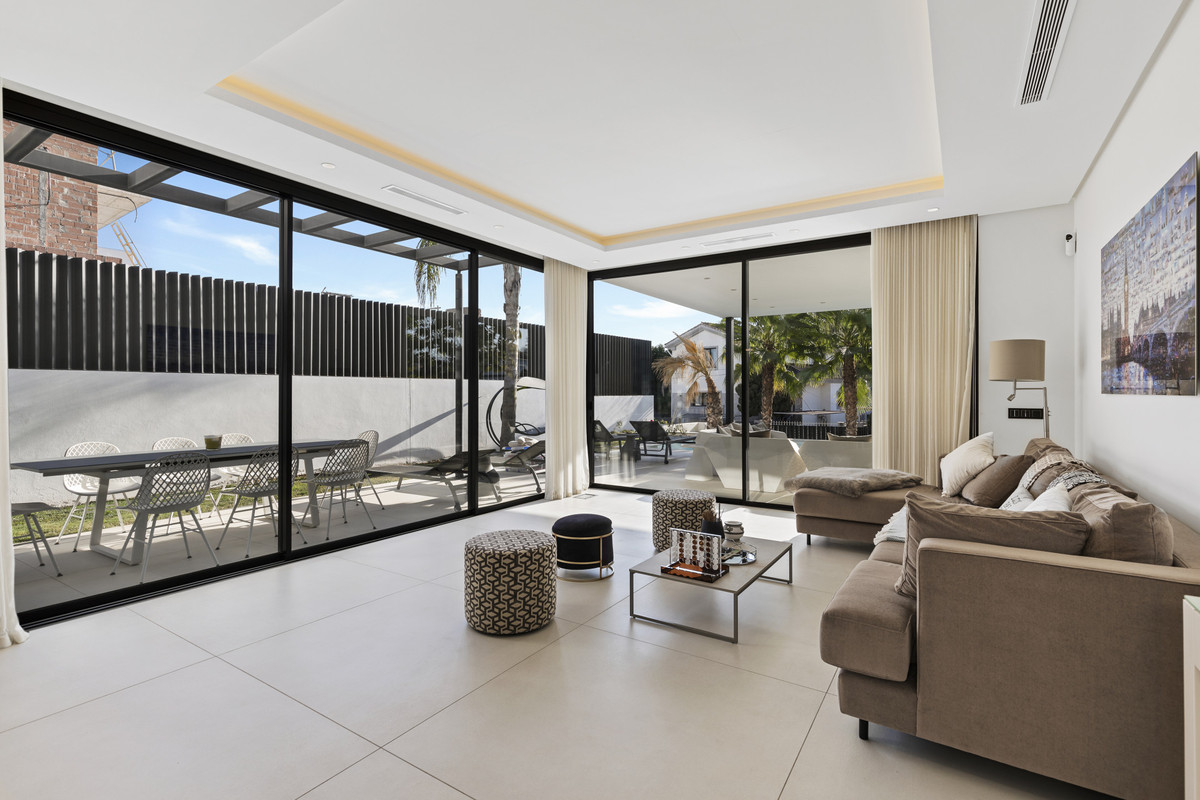 Villas de 6 dormitorios en venta en San Pedro de Alcántara – R5182645 Villas de 6 dormitorios en venta en San Pedro de Alcántara – R5182645
