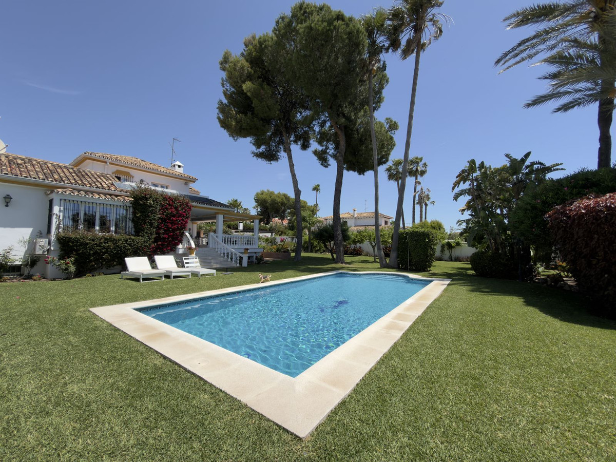 Villas de 4 dormitorios en venta en San Pedro de Alcántara – R5394949 Villas de 4 dormitorios en venta en San Pedro de Alcántara – R5394949