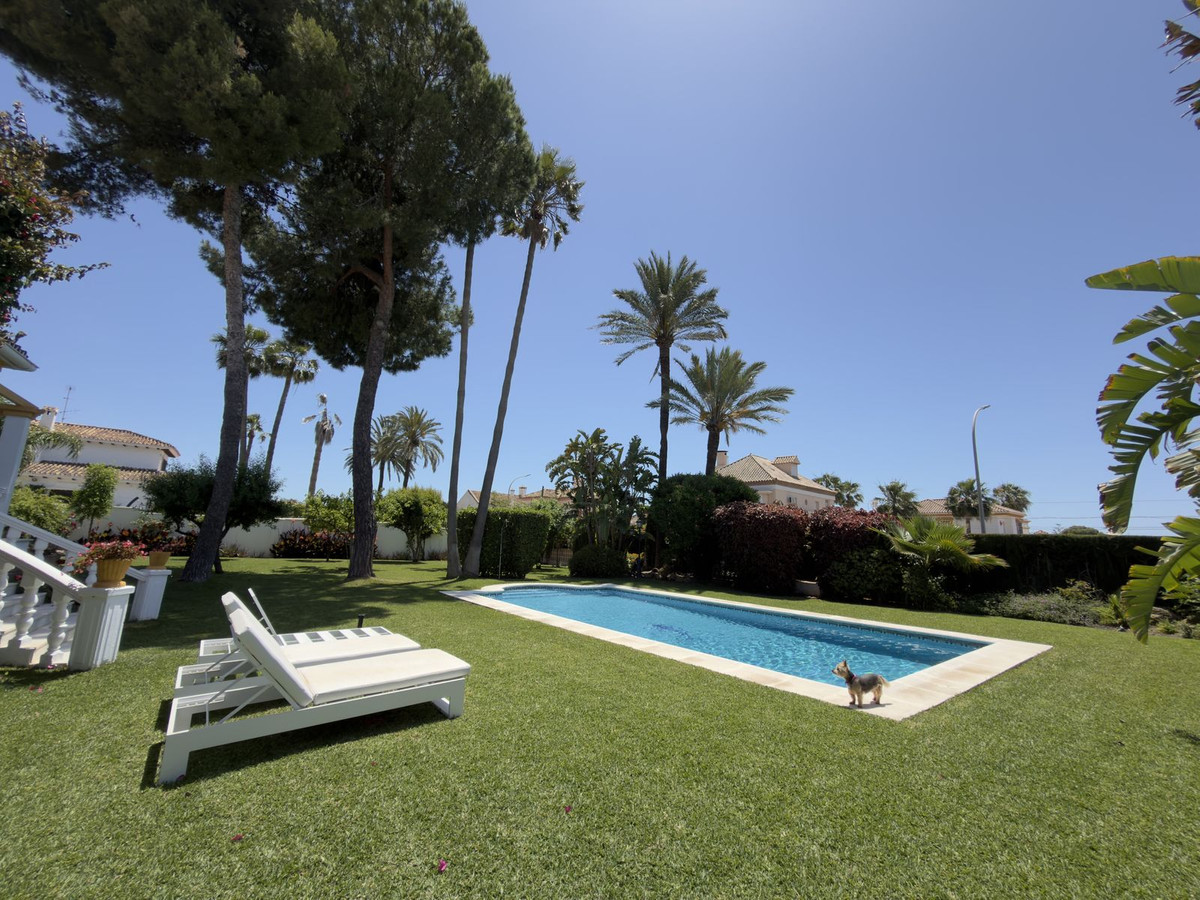Villas de 4 dormitorios en venta en San Pedro de Alcántara – R5394949 Villas de 4 dormitorios en venta en San Pedro de Alcántara – R5394949