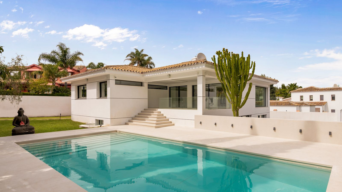Villas de 6 dormitorios en venta en Guadalmina Alta – R5187955 Villas de 6 dormitorios en venta en Guadalmina Alta – R5187955