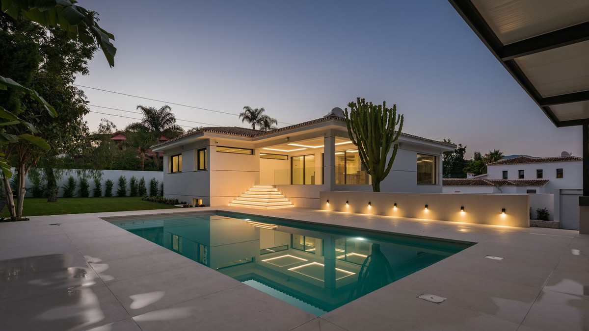 Villas de 6 dormitorios en venta en Guadalmina Alta – R5187955 Villas de 6 dormitorios en venta en Guadalmina Alta – R5187955