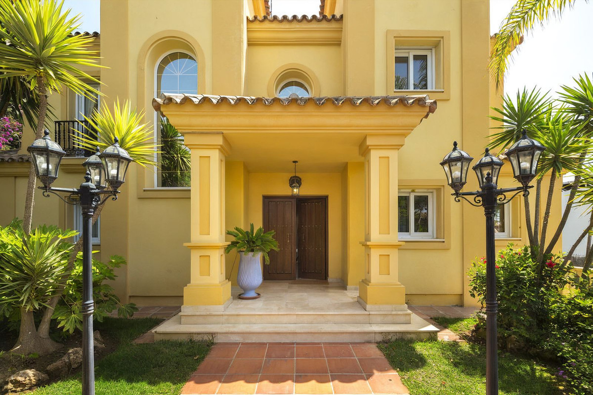 Villas de 4 dormitorios en venta en Elviria – R5251219 Villas de 4 dormitorios en venta en Elviria – R5251219