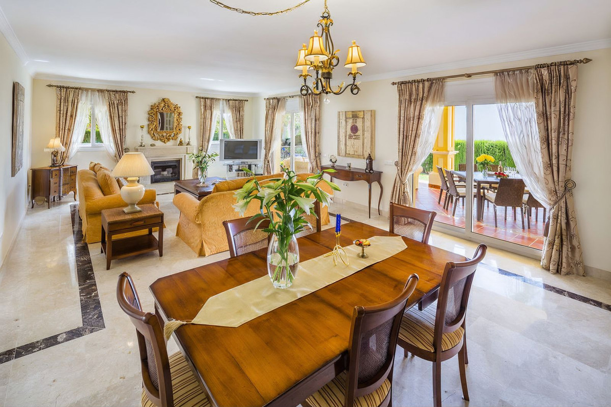 Villas de 4 dormitorios en venta en Elviria – R5251219 Villas de 4 dormitorios en venta en Elviria – R5251219