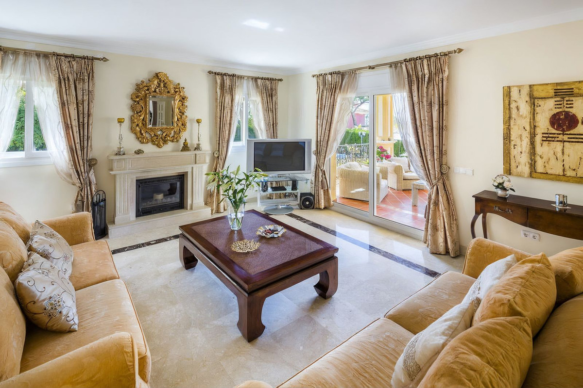 Villas de 4 dormitorios en venta en Elviria – R5251219 Villas de 4 dormitorios en venta en Elviria – R5251219