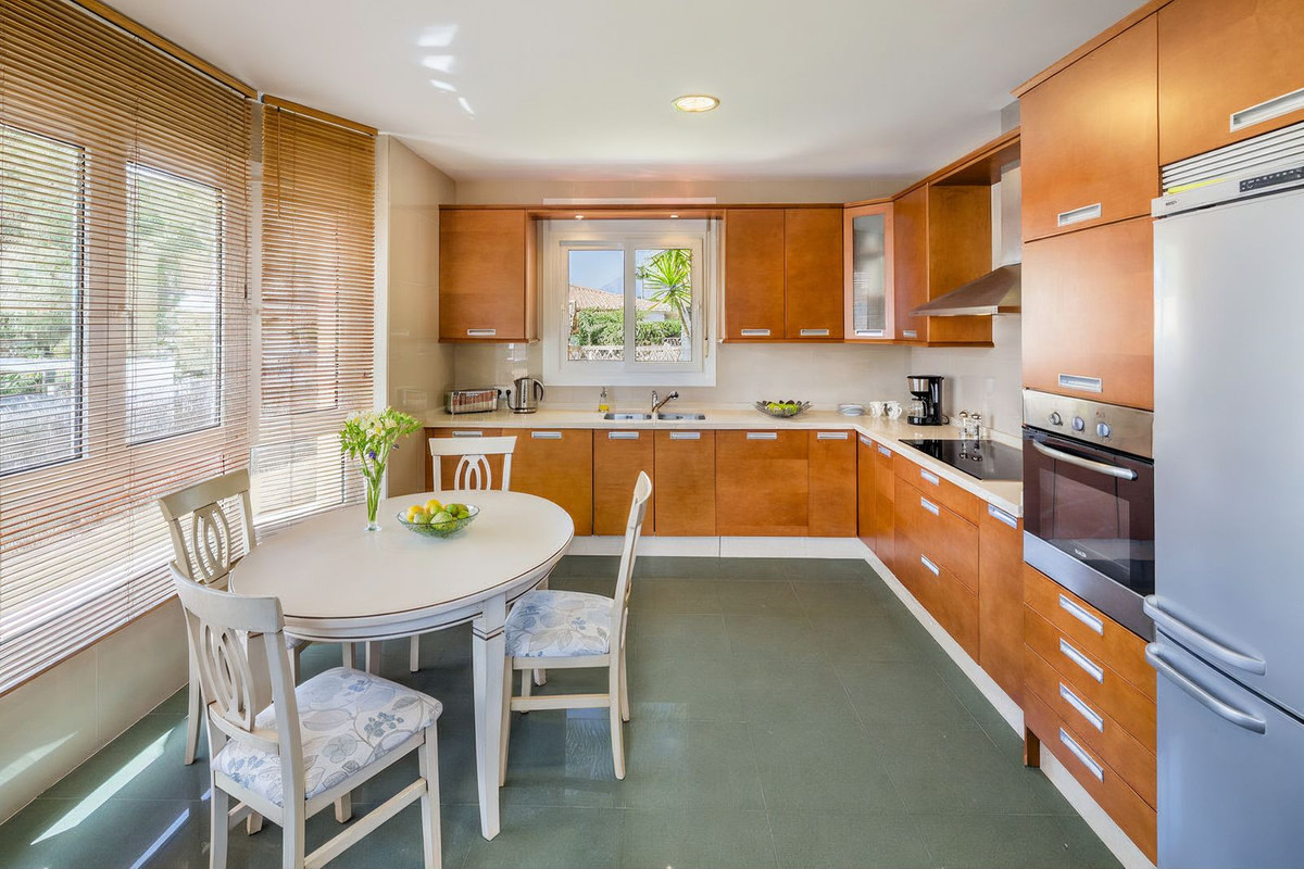 Villas de 4 dormitorios en venta en Elviria – R5251219 Villas de 4 dormitorios en venta en Elviria – R5251219