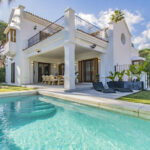 5 bedroom Villas for sale in Nag�eles – R5001352