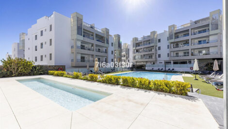 Aticos de 3 dormitorios en venta en San Pedro de Alcántara – R5368105