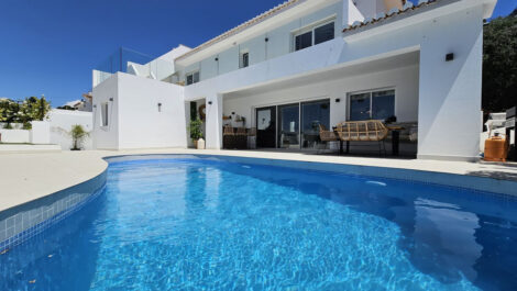4 bedroom Villas for sale in La Cala de Mijas – R5023474