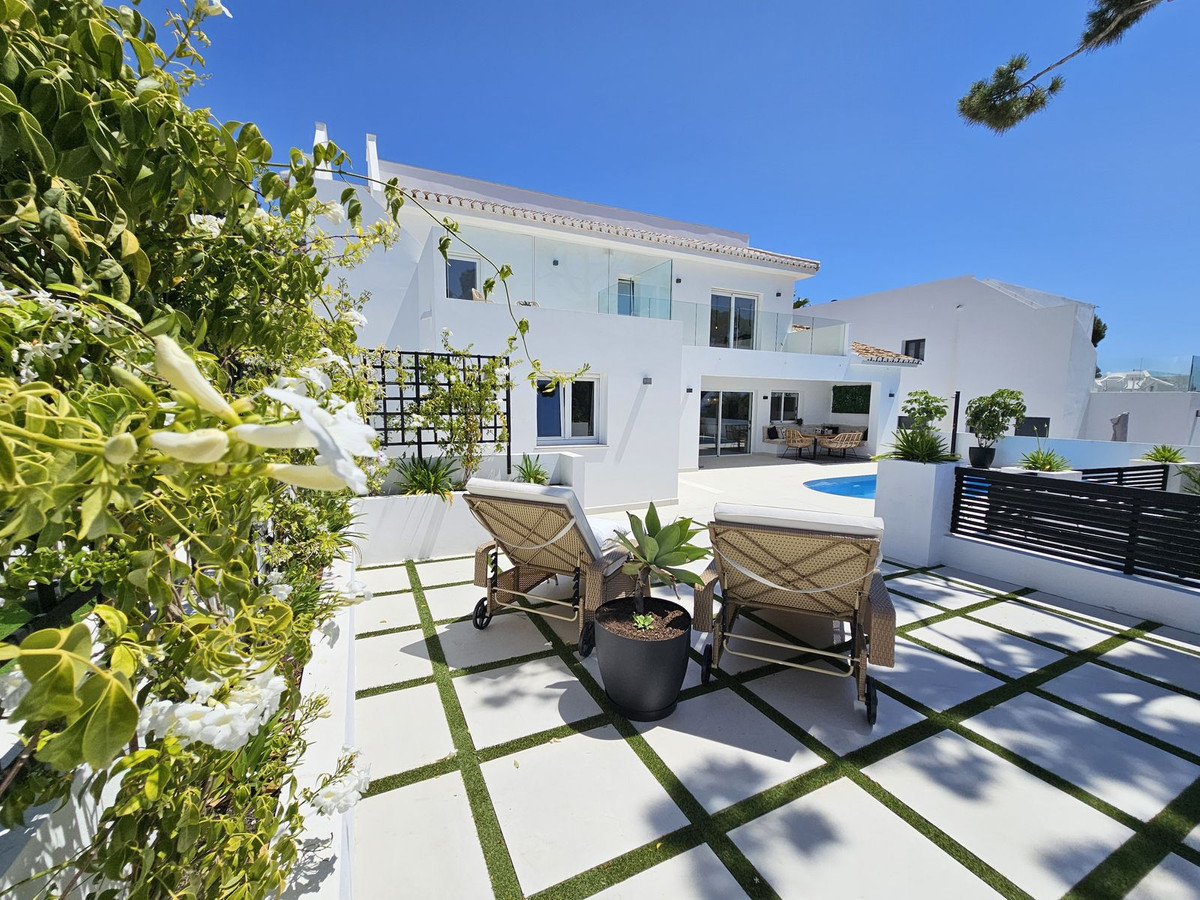 4 bedroom Villas for sale in La Cala de Mijas – R5023474 4 bedroom Villas for sale in La Cala de Mijas – R5023474