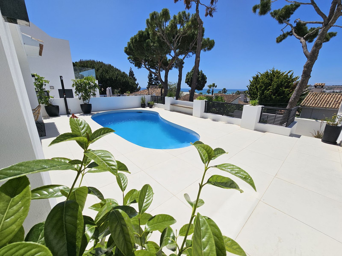 4 bedroom Villas for sale in La Cala de Mijas – R5023474 4 bedroom Villas for sale in La Cala de Mijas – R5023474
