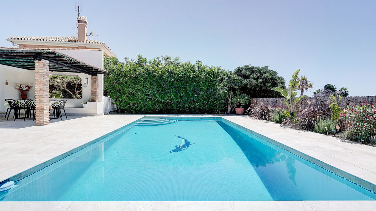 4 bedroom Villas for sale in Calahonda – R5389099 4 bedroom Villas for sale in Calahonda – R5389099