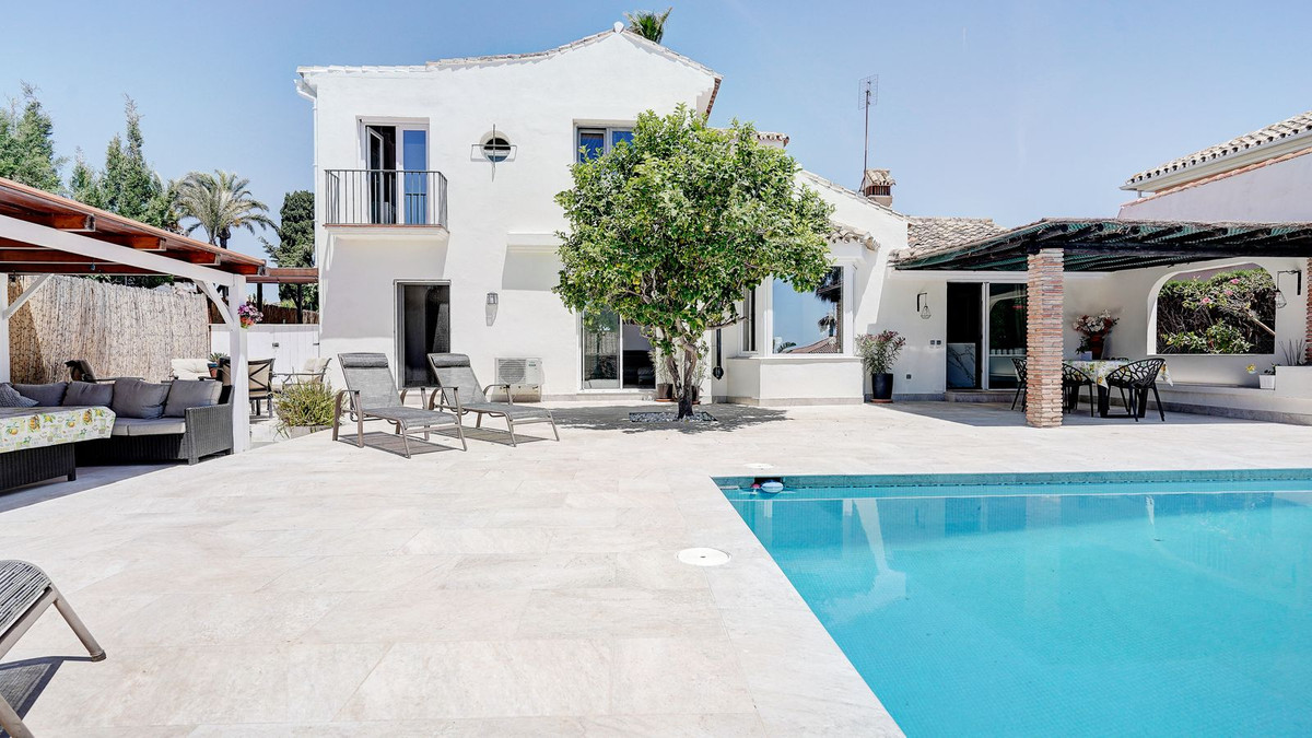 4 bedroom Villas for sale in Calahonda – R5389099 4 bedroom Villas for sale in Calahonda – R5389099