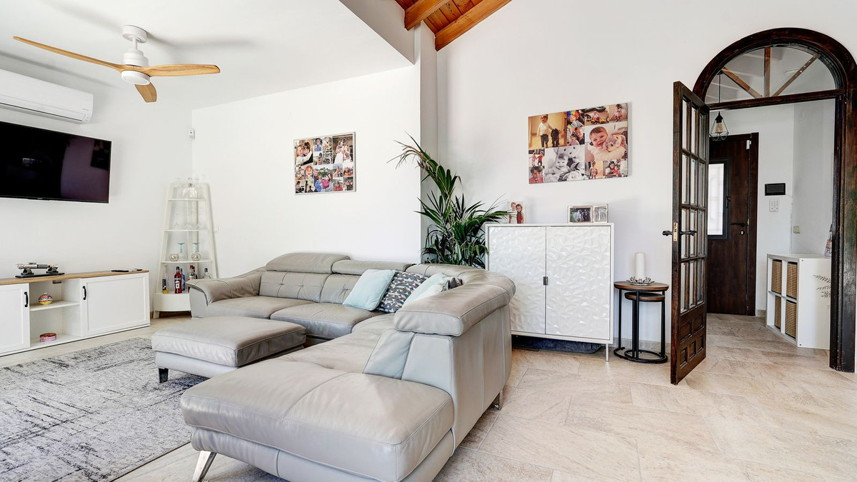 4 bedroom Villas for sale in Calahonda – R5389099 4 bedroom Villas for sale in Calahonda – R5389099