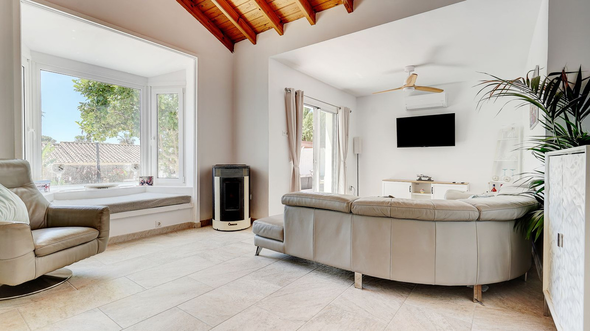 4 bedroom Villas for sale in Calahonda – R5389099 4 bedroom Villas for sale in Calahonda – R5389099