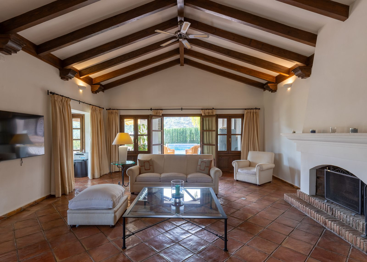Villas de 4 dormitorios en venta en Benahavís – R5371873 Villas de 4 dormitorios en venta en Benahavís – R5371873