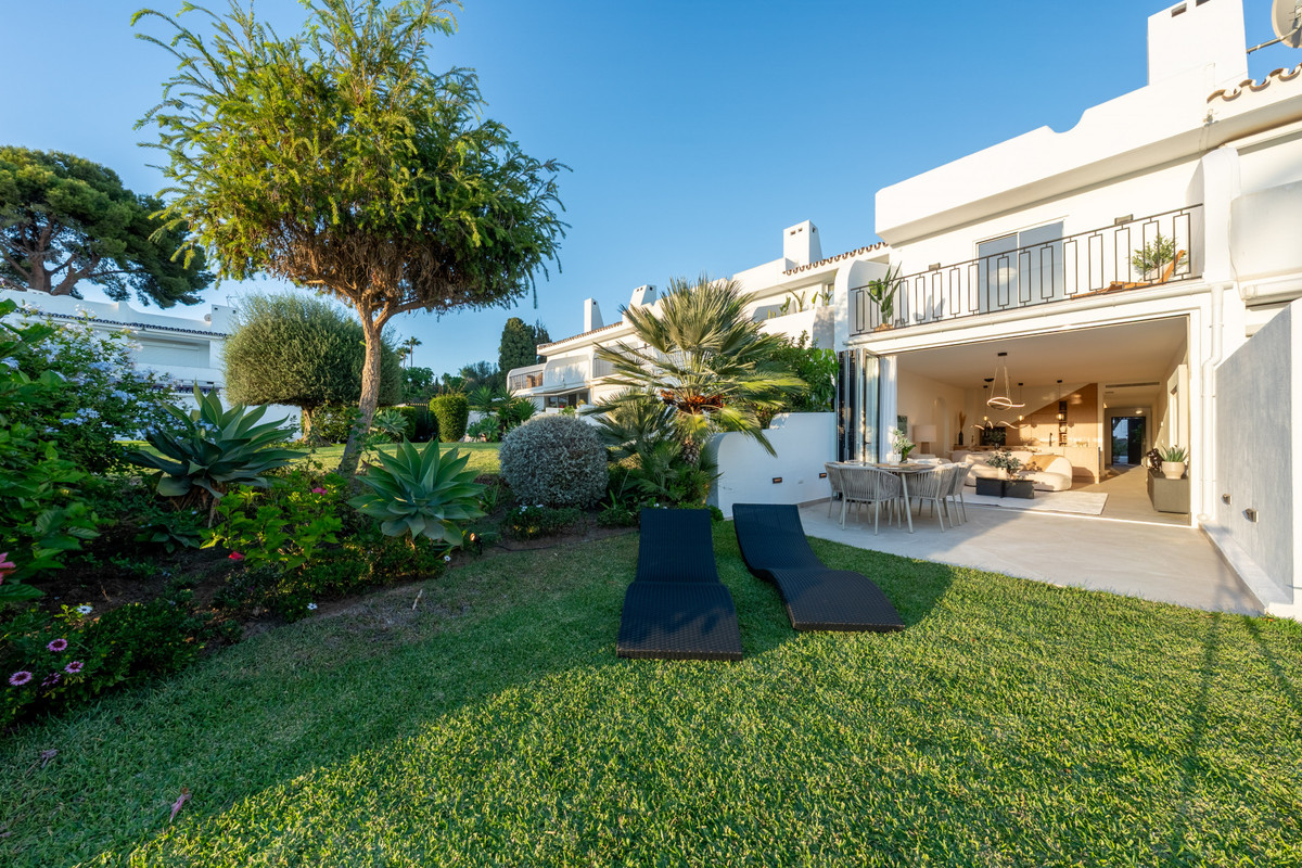 4 bedroom Townhouses for sale in Nueva Andalucía – R5204953 4 bedroom Townhouses for sale in Nueva Andalucía – R5204953