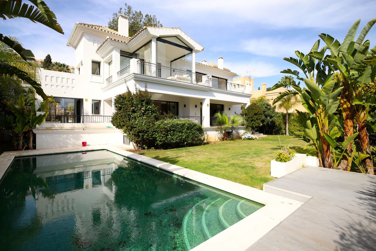 6 bedroom Villas for sale in Nueva Andaluc�a – R4848514 6 bedroom Villas for sale in Nueva Andaluc�a – R4848514