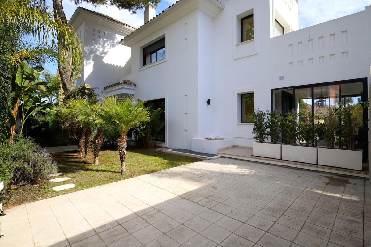 6 bedroom Villas for sale in Nueva Andaluc�a – R4848514 6 bedroom Villas for sale in Nueva Andaluc�a – R4848514