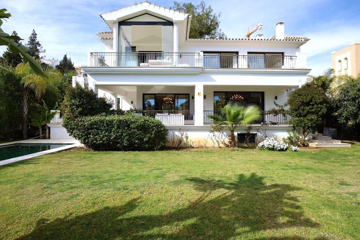6 bedroom Villas for sale in Nueva Andaluc�a – R4848514 6 bedroom Villas for sale in Nueva Andaluc�a – R4848514