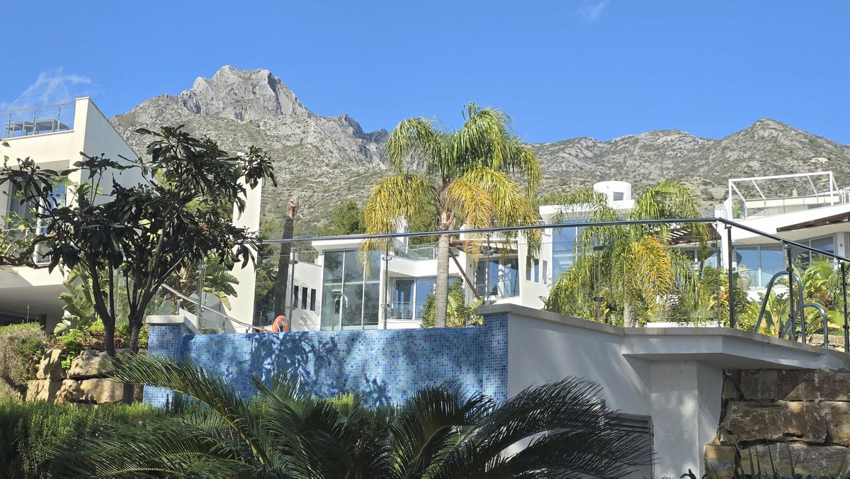 Pareados de 5 dormitorios en venta en Milla de Oro – R5305174 Pareados de 5 dormitorios en venta en Milla de Oro – R5305174