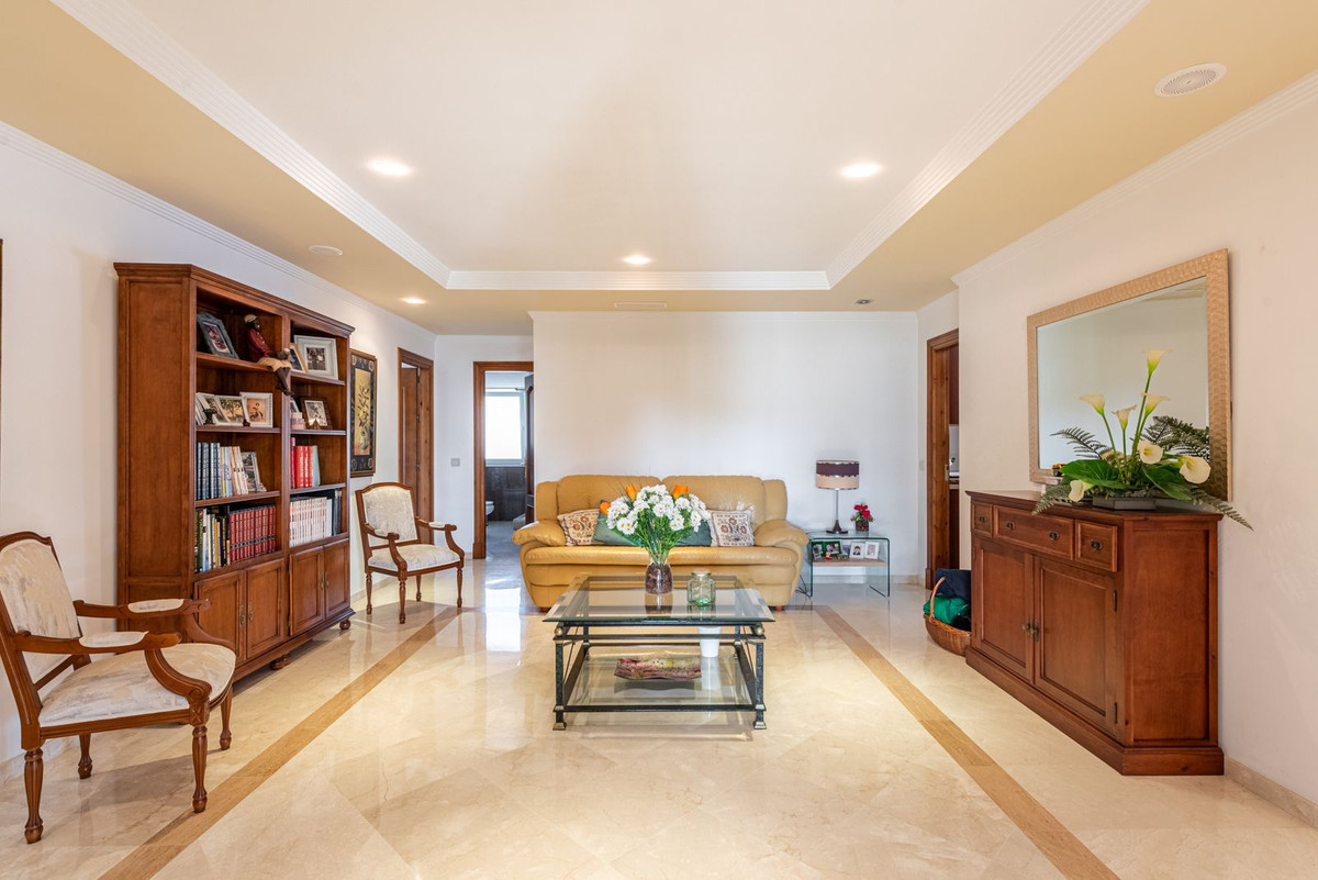 Villas de 6 dormitorios en venta en San Pedro de Alcántara – R5014684 Villas de 6 dormitorios en venta en San Pedro de Alcántara – R5014684